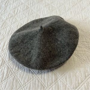 Vintage charcoal gray wool beret